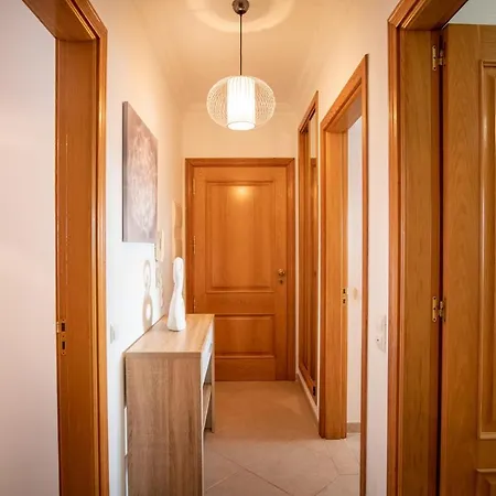 Stunning Two Bedroom Fairview Apartamento