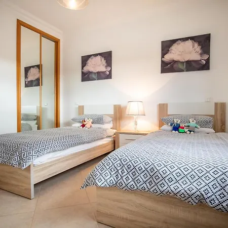 Stunning Two Bedroom Fairview Lejlighed